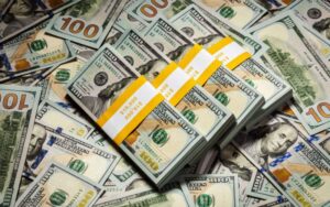 Nağd valyuta bazarında tələb təklifi 759 milyon dollar üstələyib
