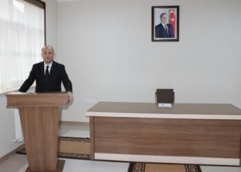 Rəcəb Rəhimli Gilançay kənd sakinlərinin müraciətlərini dinləyib