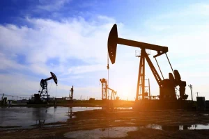 IEA: “2027-ci ildə neft bazarının normal vəziyyətə qayıtması heç də zəmanətli deyil”